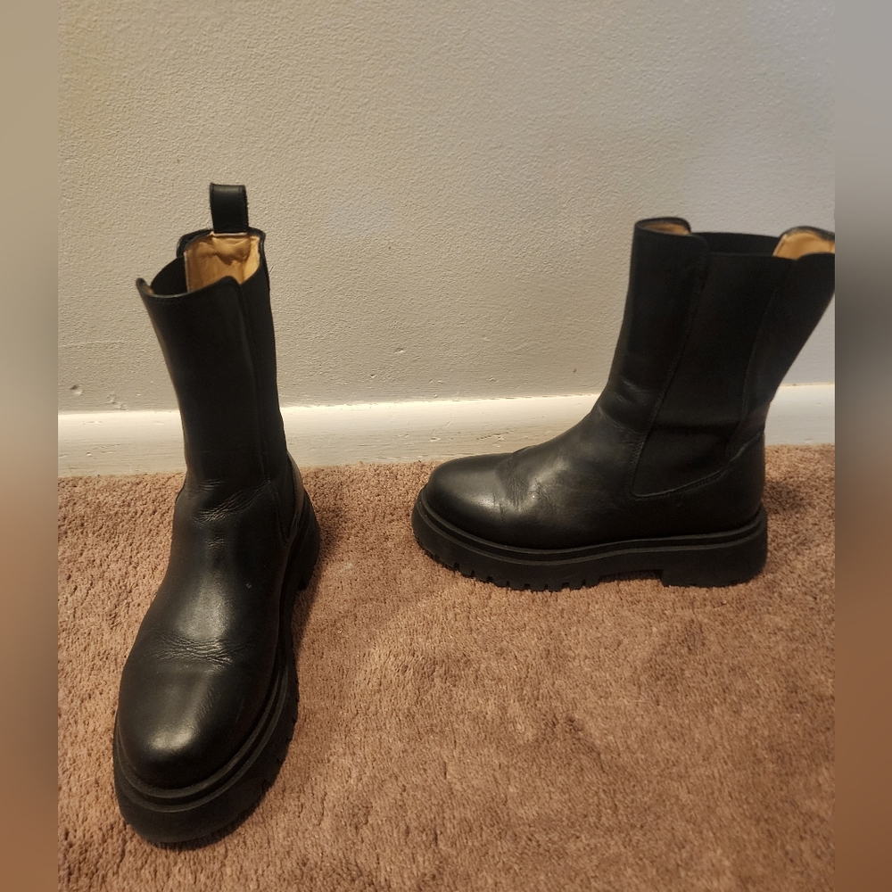 Banana Republic New Lug Chelsea Boot, Sz 8